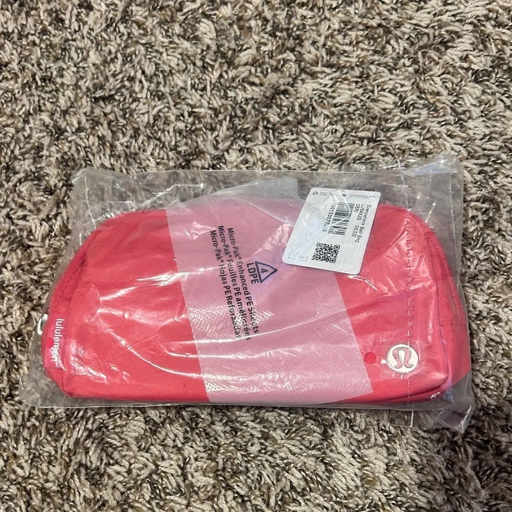 Lululemon Everywhere Belt Bag 1L, Cherry Mist- NWT - Picture 7 of 8